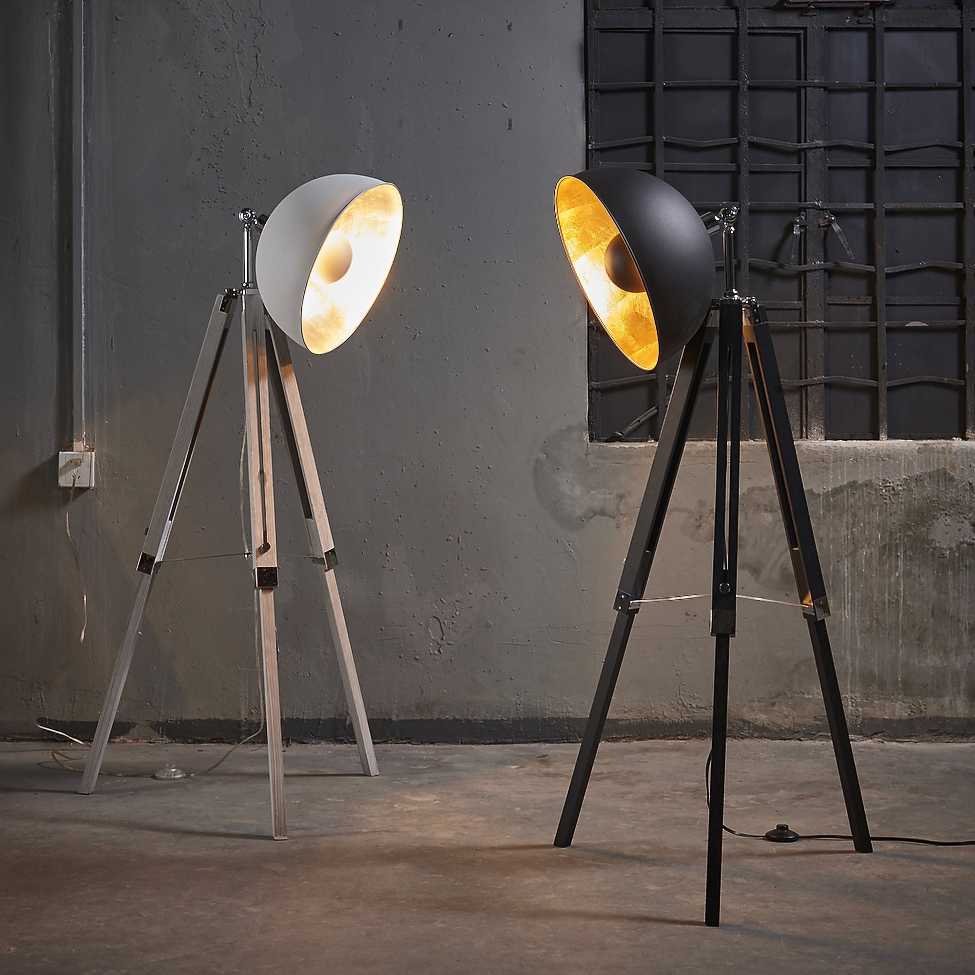 Cozylumi™ Teamson Home Tripod Floor Lamp Industrial Metal Dish Shade Black Fascino